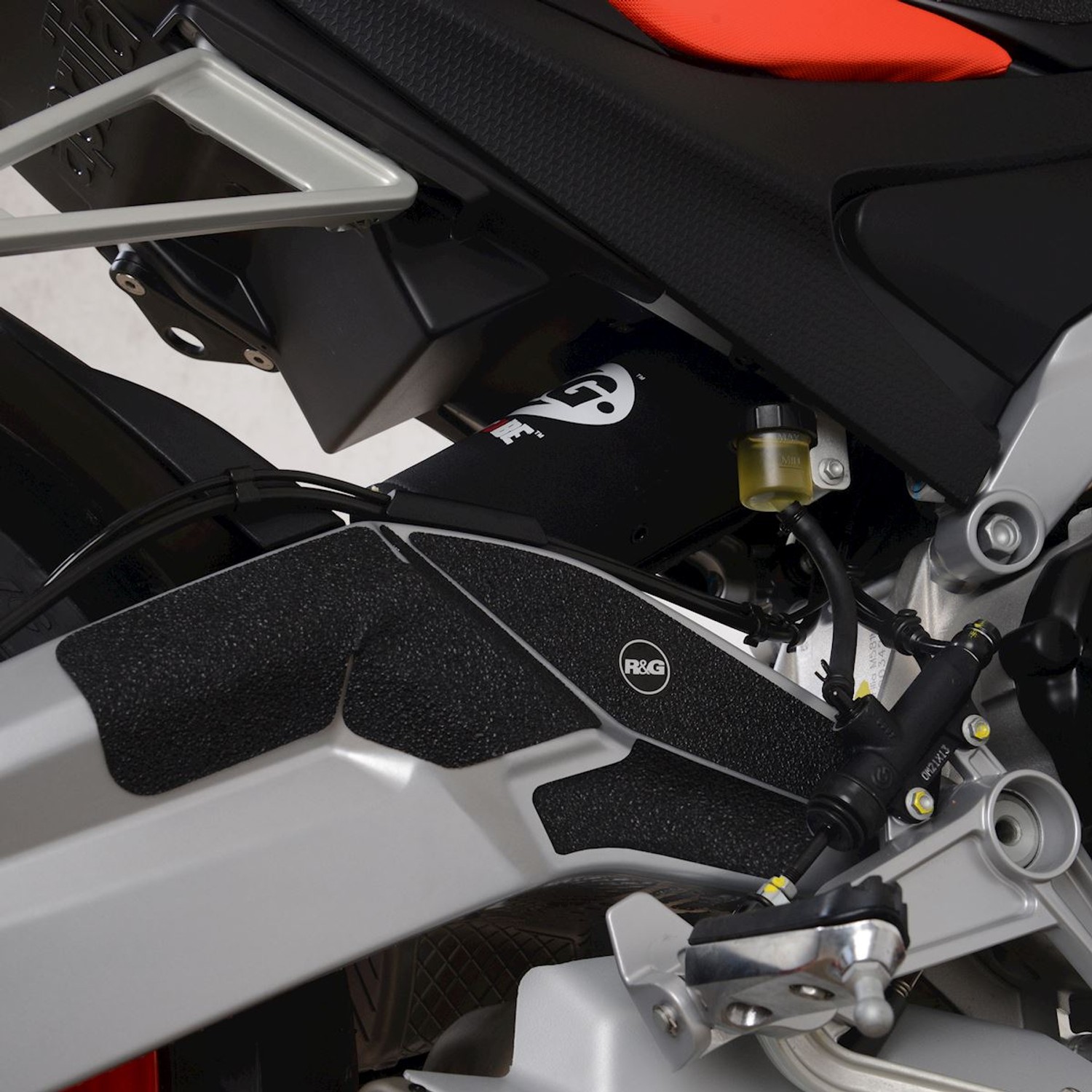 R&G Racing Boot Guard 3-piece (right side only) for Aprilia RS660 / 660 Tuono '21-'22 R&G Racing Boot Guard 3-piece (right side only) for Aprilia RS660 / 660 Tuono '21-'22